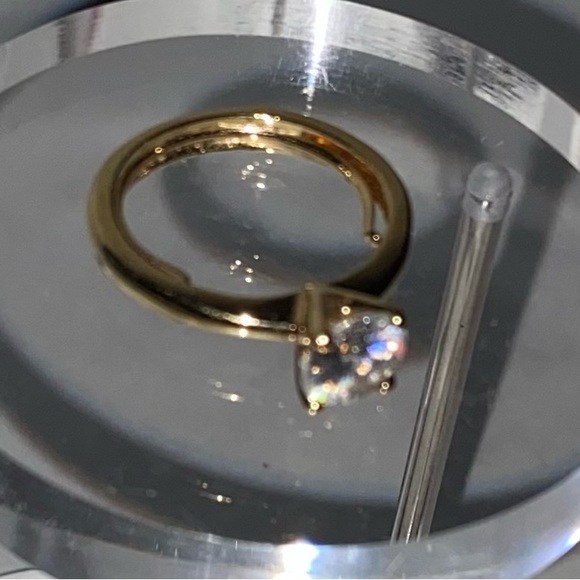 Vintage Avon Cubic Zirconia Solitaire ring size 6 - Picture 4 of 4